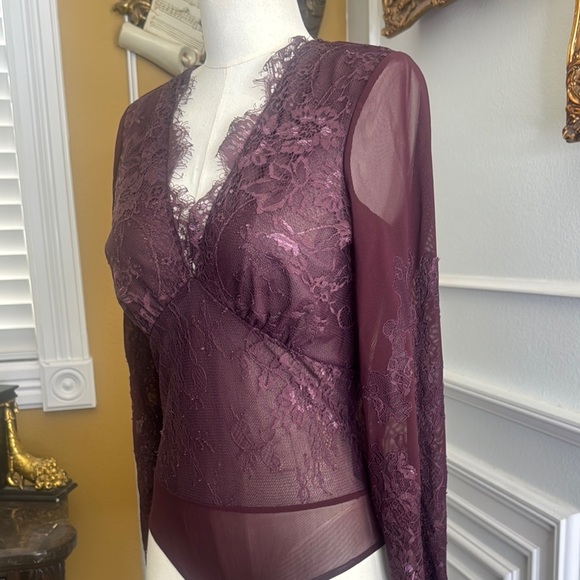 Elegant Lace Bodysuit in Deep Burgundy - Picture 16 of 16